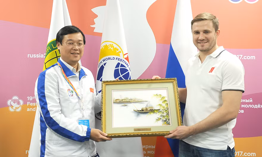 Bí thư thứ nhất T.Ư Đoàn Lê Quốc Phong tiếp Chủ tịch Đội Cận vệ trẻ nước Nga thống nhất