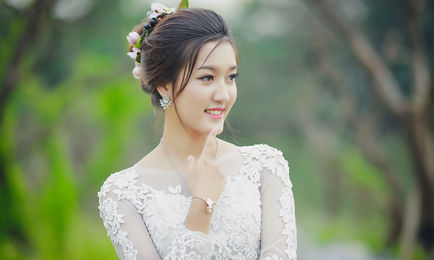 Thí sinh iMiss Thăng Long bất ngờ khoác áo cưới trước đêm chung kết