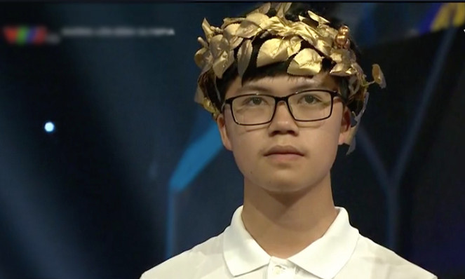 Phùng Trọng Nghĩa (THPT chuyên Thăng Long, Lâm Đồng) đã có chiến thắng nghẹt thở