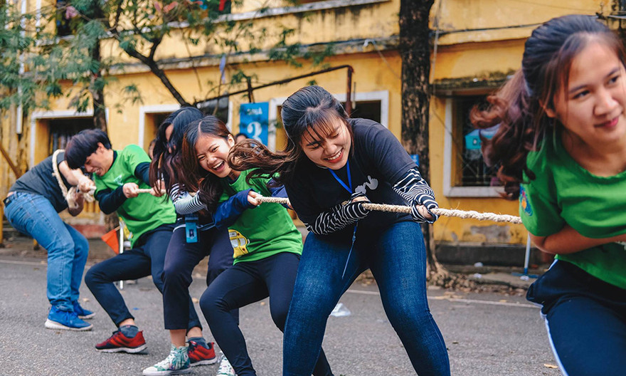 Sinh viên ĐH Kinh tế Quốc dân thi trí lực đón ngày học sinh sinh viên