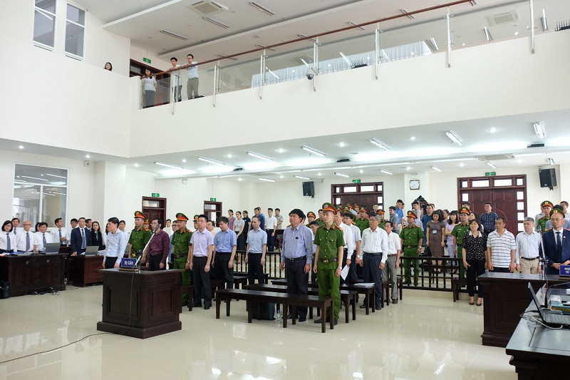 Các bị cáo tại tòa phúc thẩm.