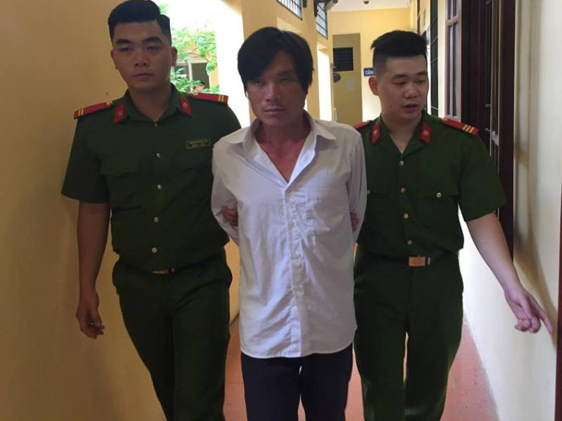 Tòng Văn Chaư tại cơ quan công an.