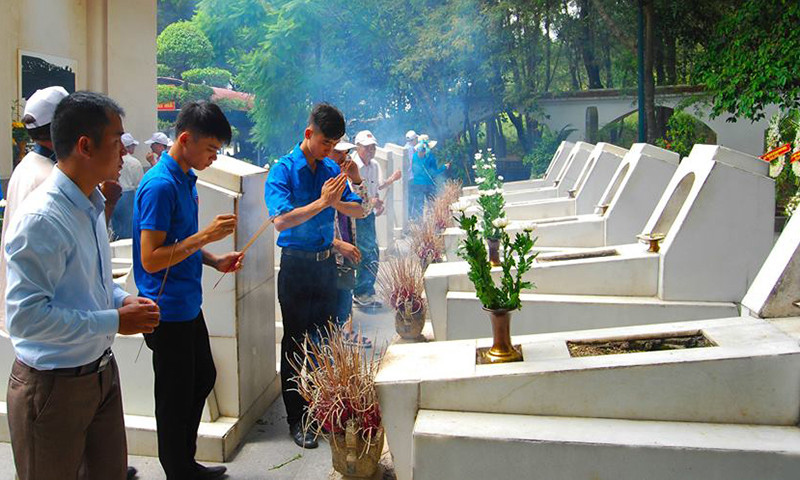 Tuổi trẻ Thái Bình dâng hương tưởng nhớ, tri ân các anh hùng liệt sỹ