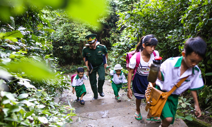 Thi viết online 'Nghĩ về thầy giáo quân hàm xanh'