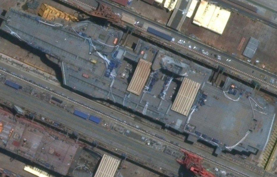 Hình ảnh vệ tinh cho thấy hàng không mẫu hạm thứ ba đang được xây dựng của Trung Quốc, tàu Type 003.