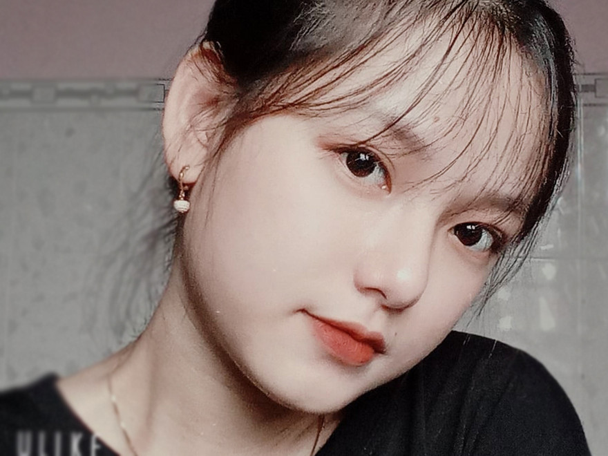 Nhan sắc nữ sinh Cần Thơ bị quay lén khi ôn bài gây sốt mạng