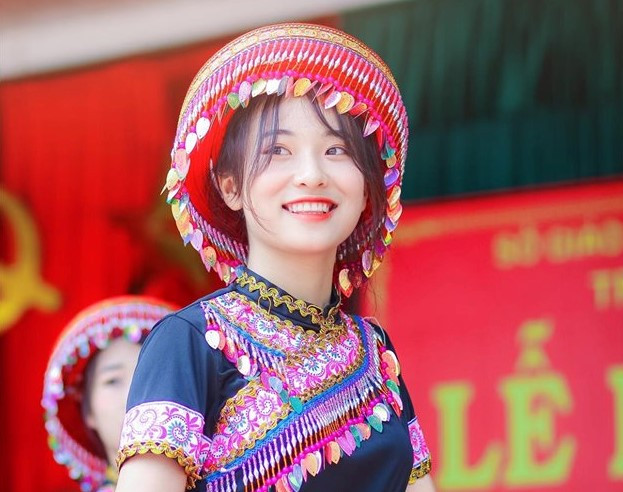 Nữ sinh múa 'Để Mị nói cho mà nghe' ngày khai giảng hút cộng đồng mạng