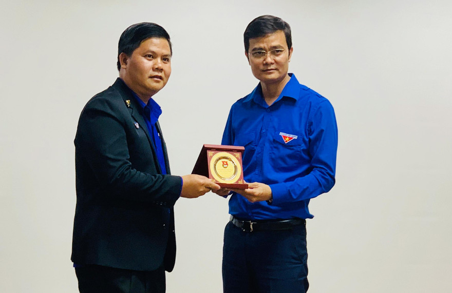 Bí thư T.Ư Đoàn tiếp đoàn học viên lớp bồi dưỡng cán bộ Đoàn thanh niên Lào