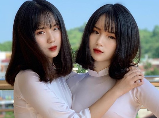 Nhan sắc gây sốt của cặp song sinh Hằng Nga 
