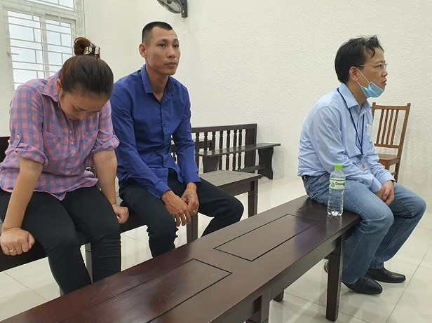 Từ bìa phải qua, các bị cáo Quang, Tuấn và Liễu.