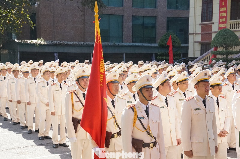 Khoảng 200 cán bộ, chiến sĩ công an chính quy tại Hải Dương được phân về các xã nhận nhiệm vụ.