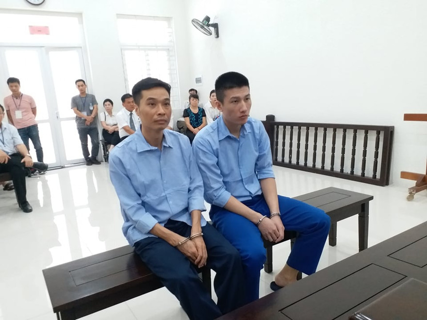 Các cựu sĩ quan cảnh sát Tiến và Dũng tại tòa.