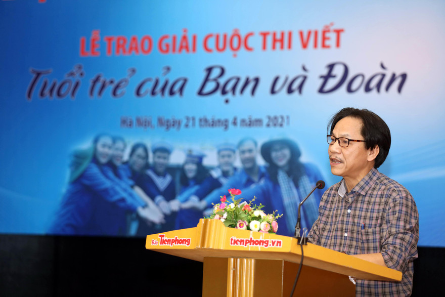 Phó Tổng Biên tập Báo Tiền Phong Lê Minh Toản phát biểu tại lễ trao giải. Ảnh: Như Ý