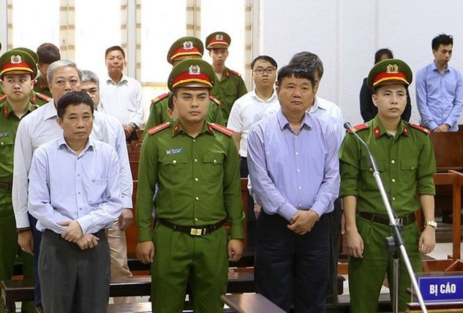 Ông Đinh La Thăng và các đồng phạm tại tòa.