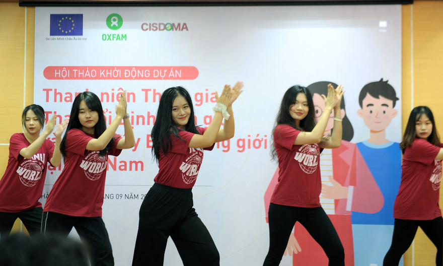 Bình đẳng giới để mọi người xích lại gần nhau, không phải thành 'chiến binh'