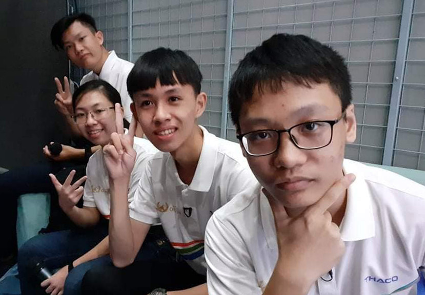 Bốn thí sinh tranh tài trong chung kết Olympia 20. Ảnh: FBCT