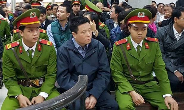 Hà Văn Thắm tại tòa.