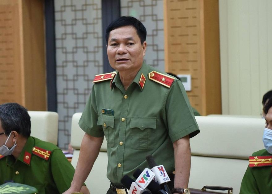 Thiếu tướng Lê Minh Mạnh trả lời tại họp báo.