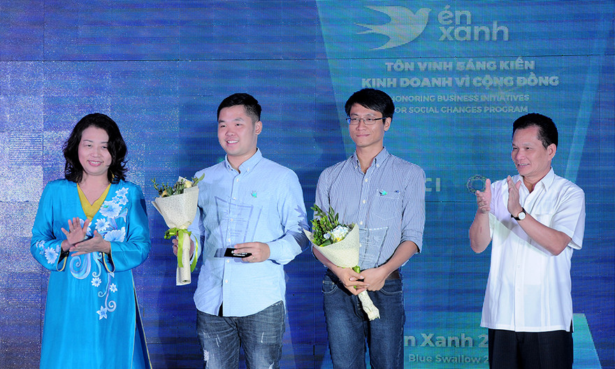 BTC tôn vinh hai cá nhân khởi sự sáng kiến xã hội tiêu biểu