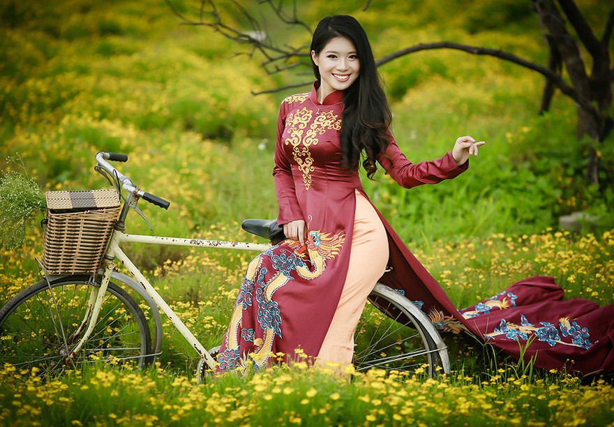 Thí sinh iMiss Thăng Long khoe dáng giữa rừng hoa