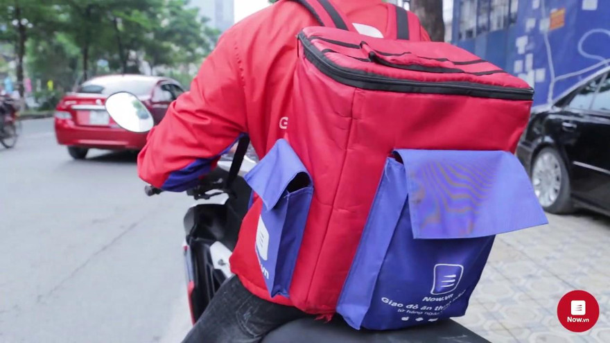 Một dịch vụ giao hàng hoạt động trở lại tại Hà Nội