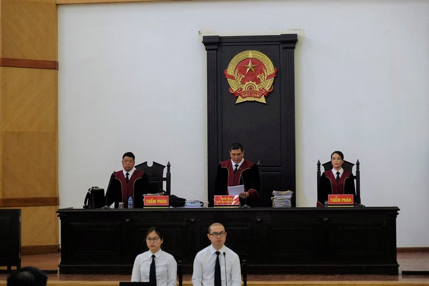 Hội đồng xét xử vụ án.