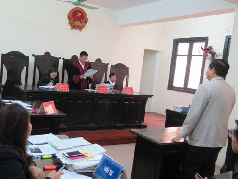 Phiên tòa xét xử vụ kiện quyết định của Bộ trưởng Bộ GD&ĐT.