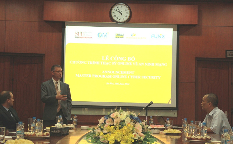 Ông Robert Robertson, Trưởng khoa Khoa học máy tính và Hệ thống thông tin 