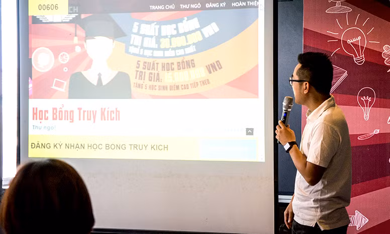 10 suất với tổng trị giá 225 triệu đồng sẽ dành cho các sỹ tử đỗ đại học