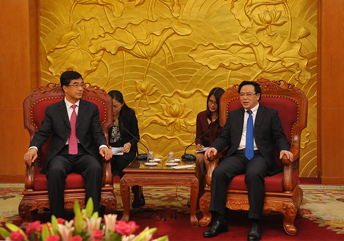 Trưởng ban Đối ngoại T.Ư Hoàng Bình Quân (phải ảnh) tiếp Bí thư thứ nhất T.Ư Đoàn TNCS Trung Quốc Tần Nghi Trí