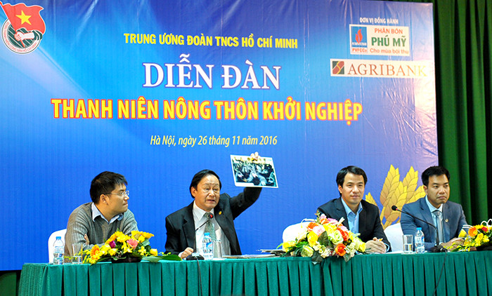 Chuyên gia nông nghiệp Nguyễn Lân Hùng – Tổng thư ký Hội các ngành sinh học Việt Nam giải đáp, gợi mở về trồng trọt chăn nuôi cho các bạn thanh niên tham dự diễn đàn