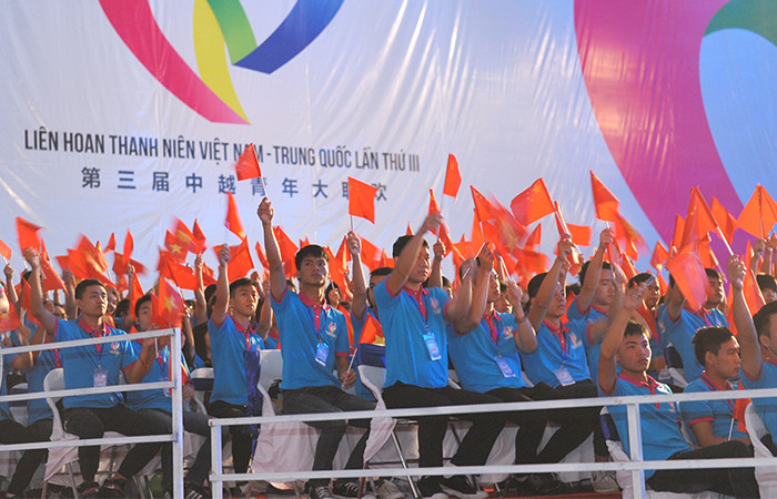Sôi nổi giao lưu nghệ thuật Liên hoan Thanh niên Việt – Trung 2016