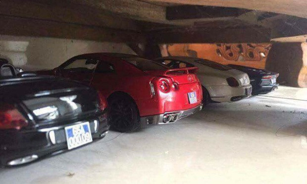 Ô tô đồ chơi gắn biển xanh khiến nhiều người hiểu nhầm.