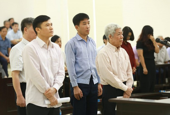 Các bị cáo tại phiên phúc thẩm.