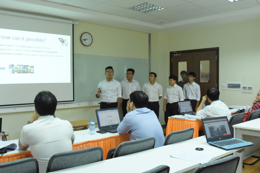 Smart Lock là sản phẩm của 5 thành viên Nguyễn Đình Phương, Nguyễn Thành An, Ngô Tuấn Hùng, Lê Quốc Đạt, Nguyễn Cự Phát