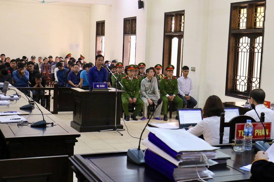 Khoảng 8h20 sáng nay phiên tòa bắt đầu