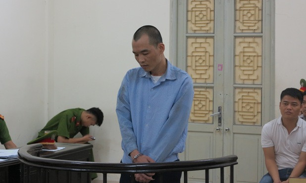 Nguyễn Công Hùng tại toà.