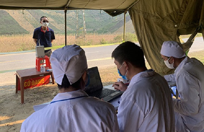 Khai báo y tế tại Sơn La tháng 2/2021. Ảnh Trung Hiếu - Công an tỉnh Sơn La.