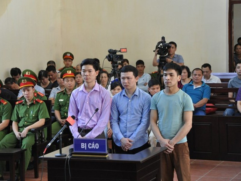 Từ trái qua, các bị can Hoàng Công Lương, Trần Văn Sơn và Bùi Mạnh Quốc.