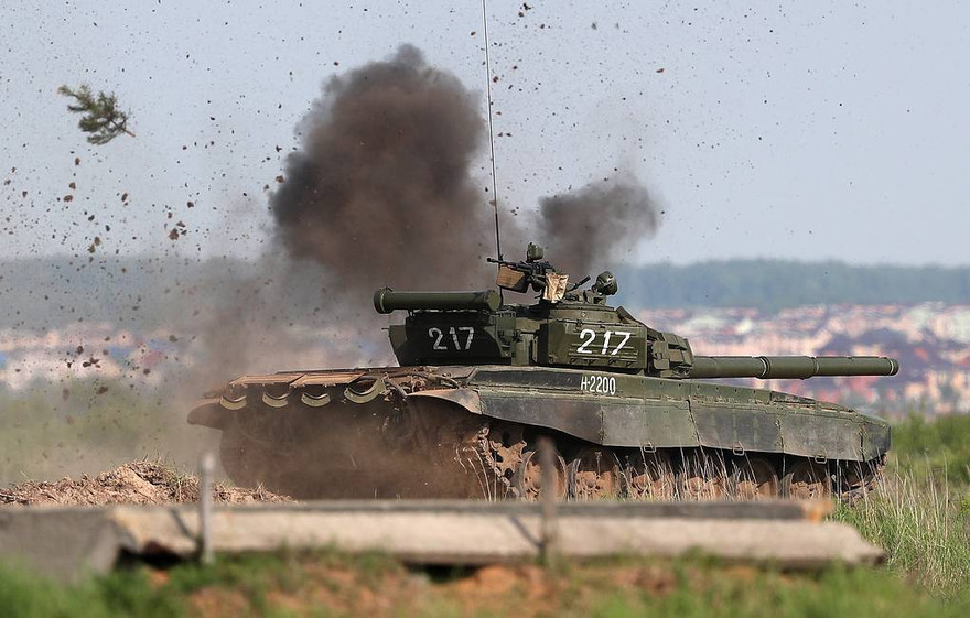 Cuộc đấu 'kiến và voi', UAV giá rẻ và những siêu tăng hàng chục triệu USD