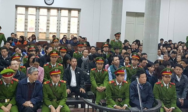 Các bị cáo tại phiên tòa sơ thẩm lần 1.