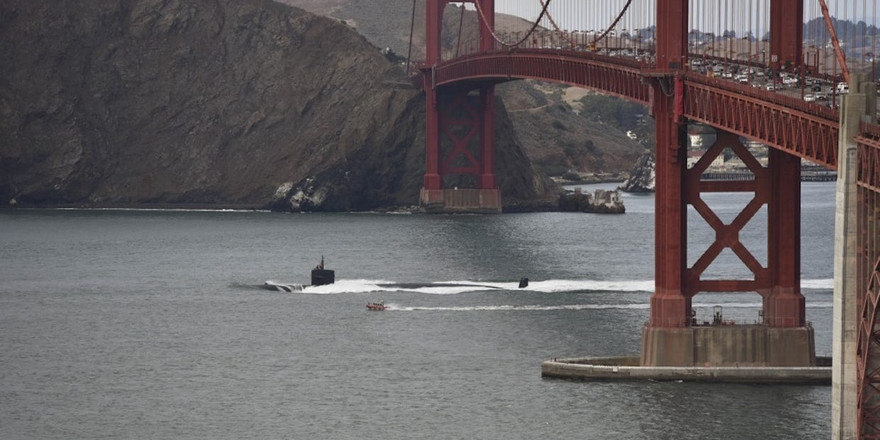 Tàu ngầm Mỹ chạy hết tốc lực đâm vào núi. Điều gì xảy ra?