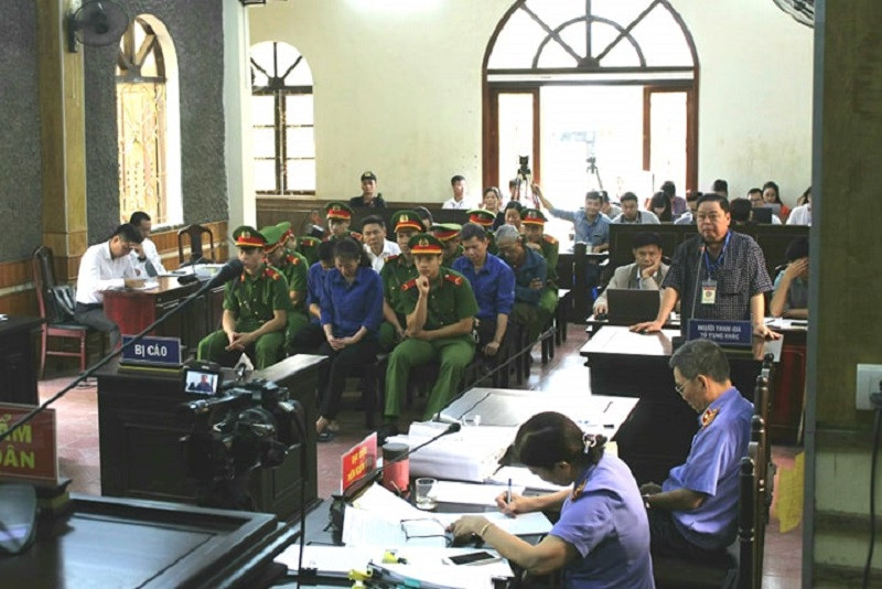 Toàn cảnh phiên tòa.