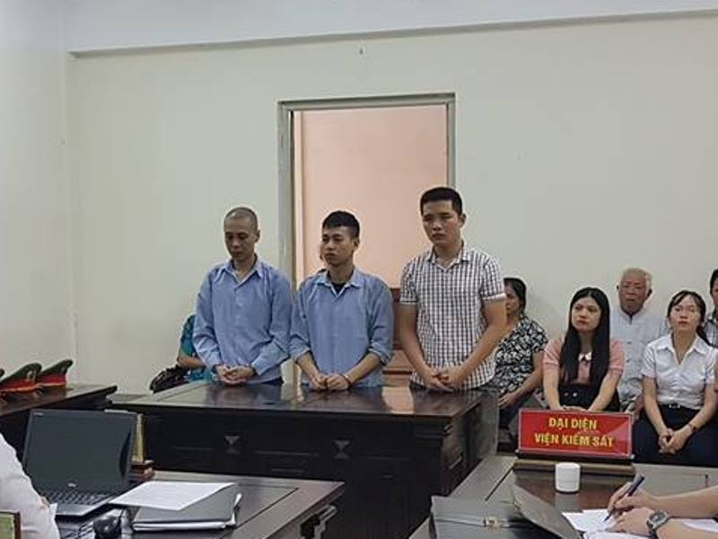 Từ trái qua, các bị cáo Mạnh, Thành và Lâm.