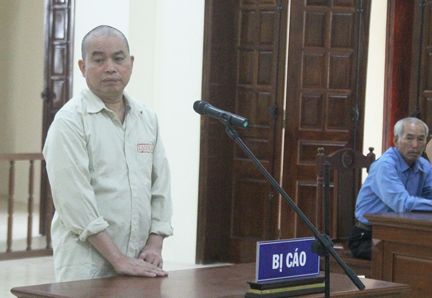 Bị cáo Vi Văn Phượng tại tòa ngày 24/5.