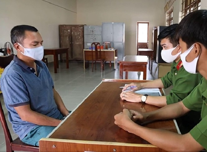 Nguyễn Quốc Toàn tại thời điểm bị công an bắt theo lệnh truy nã.