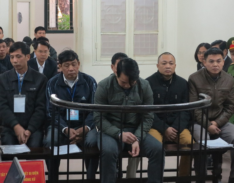 Các bị cáo tại tòa.