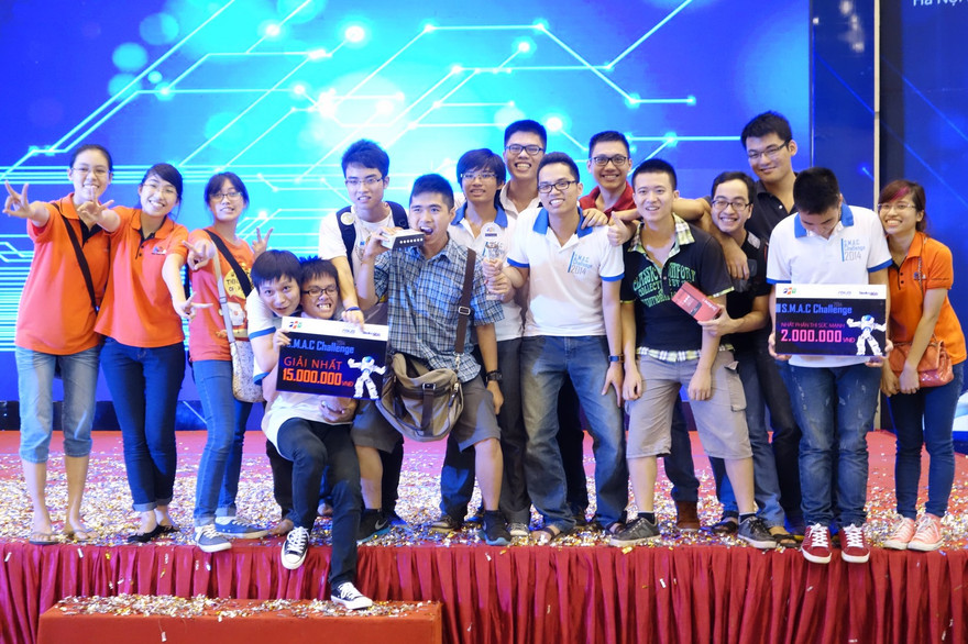 Các cuộc thi công nghệ mang tới nhiều cơ hội trải nghiệm cho sinh viên (Trong ảnh là đội giải Nhất SMAC Challenge 2014)