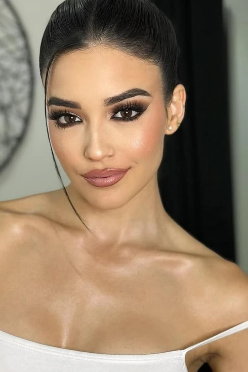 Á hậu Hòa bình từ bỏ danh hiệu 