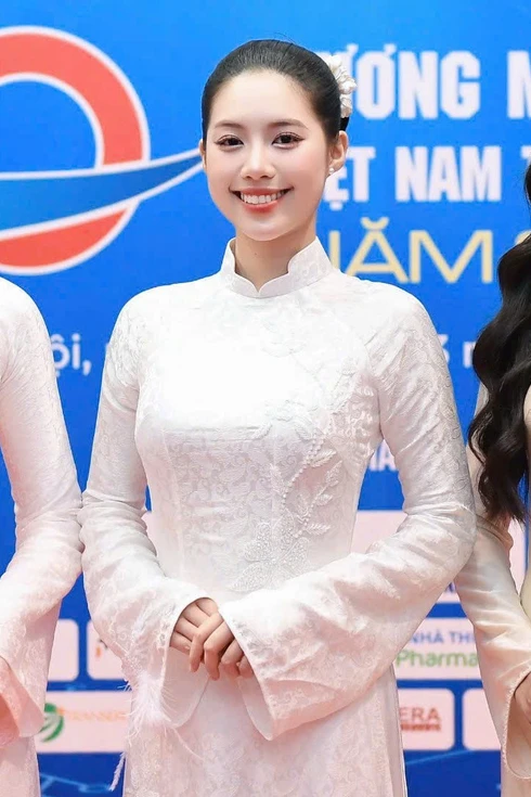 Á hậu Châu Anh, Vân Nhi dự lễ trao giải Gương mặt trẻ Việt Nam tiêu biểu 2025